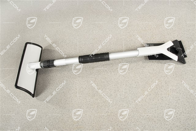 Ice scraper with telescopic arm