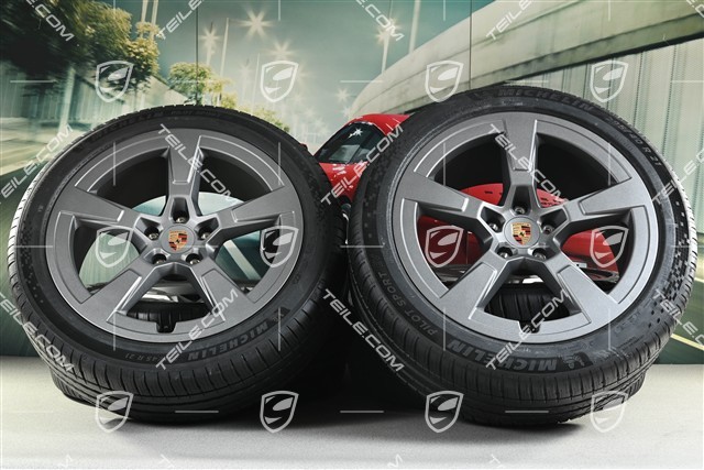 21" Macan Offroad Design Sommerräder Satz, Felgen 8,5J x 21 ET27 + 10,5J x 21 ET47 + Michelin Pilot Sport EV Sommerreifen 255/45 R21 + 295/40 R21, in Vesuvgrau