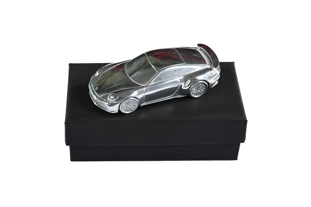 Porsche Taycan – model samochodu / przycisk do papieru