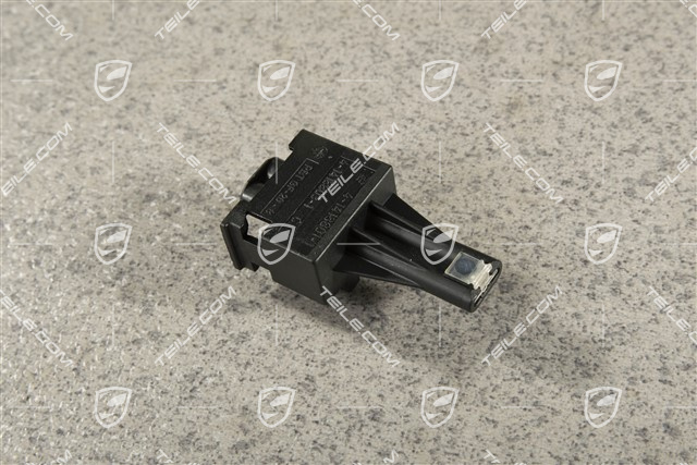 Plug inserts fibre optic wave conductor