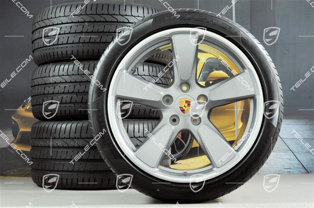 20" Sport Classic Sommerräder Satz, GT-Silber Metallic, Felgen 9,5J x 20 ET65 + 11,5 x 20 ET63 + Sommerreifen 255/40 ZR20 + 295/35 ZR20, mit RDK-Sensoren