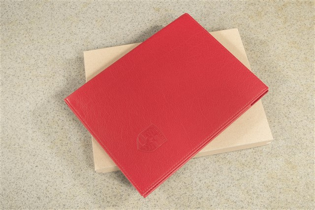 Leather Document wallet in Red with embossed Porsche logo for the storage of the service booklet and the Driver's manuals.