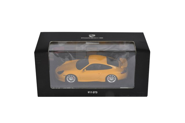 Porsche 911 996.1 GT3, speedgelb/schwarz, Spark, Maßstab 1:43