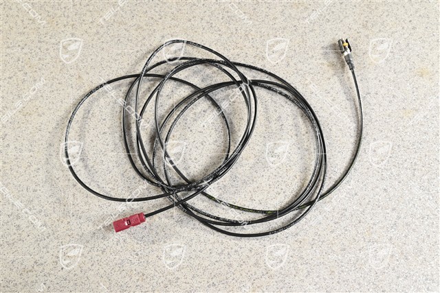 Connecting line for control unit telephone and aerial, PCM2