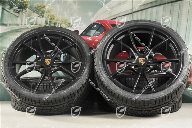 20" Carrera S Winterräder Satz für Cayman GT4 / Boxster Spyder, Felgen 8J x 20 ET57 + 10J x 20 ET45 + NEUE Michelin Winterreifen 235/35 R20 + 275/30 R20, schwarz (seidenmatt), mit RDK-Sensoren