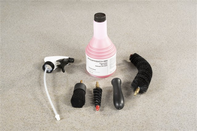 Porsche Classic wheel cleaner with brush set Porsche Classic wheel cleaner with brush set