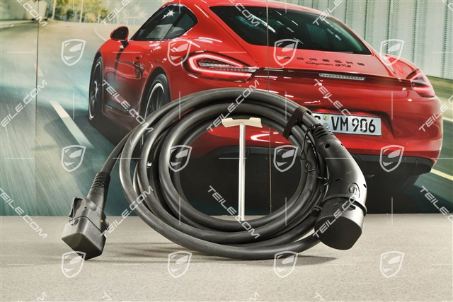 Connecting line / Charging cable with socket