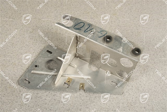Carrera, Relay and fuse box mounting plate