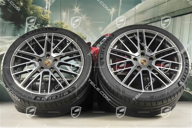 21-inch Turbo V summer wheel set, wheel rims 9,5J x 21 ET71 + 11,5J x 21 ET69 + Michelin summer tyres 275/35 R21 + 325/30 R21, with TPMS 21-inch Turbo V summer wheel set, wheel rims 9,5J x 21 ET71 + 11,5J x 21 ET69 + Michelin summer tyres 275/35 R21 + 325/30 R21, with TPMS