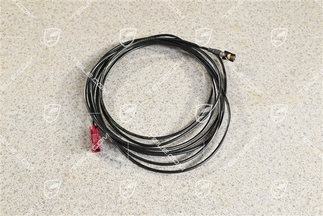 Connecting line for control unit telephone and aerial, PCM2