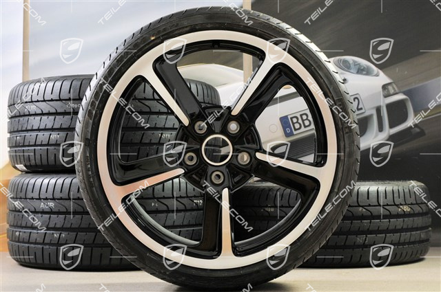 20" SportTechno Sommerräder Satz, Felgen 8,5J x 20 ET57 + 10J x 20 ET50, Pirelli Sommeräder 235/35 R20 + 265/35 R20, in Schwarz