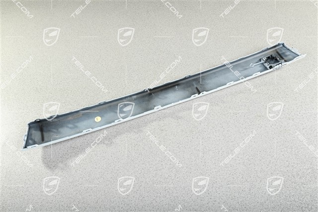 Turbo, Trim cover with towing hook lug cap, front bumper