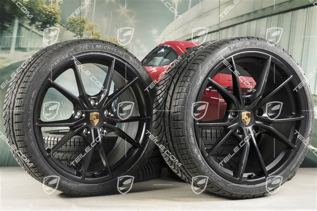 20" Carrera S Winterräder Satz für Cayman GT4 / Boxster Spyder, Felgen 8J x 20 ET57 + 10J x 20 ET45 + NEUE Michelin Winterreifen 235/35 R20 + 275/30 R20, schwarz (seidenmatt), mit RDK-Sensoren