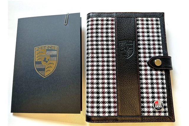 "60Y 911" document folder, in a houndstooth pattern, with embossed Porsche Crest, anniversary 60 Years of 911 badge