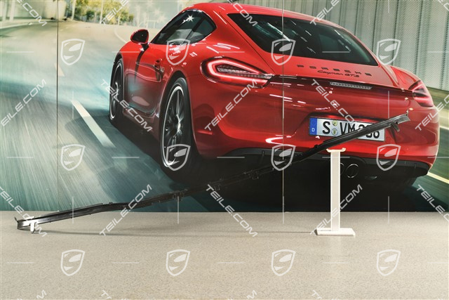 Retaining strip for rear spoiler