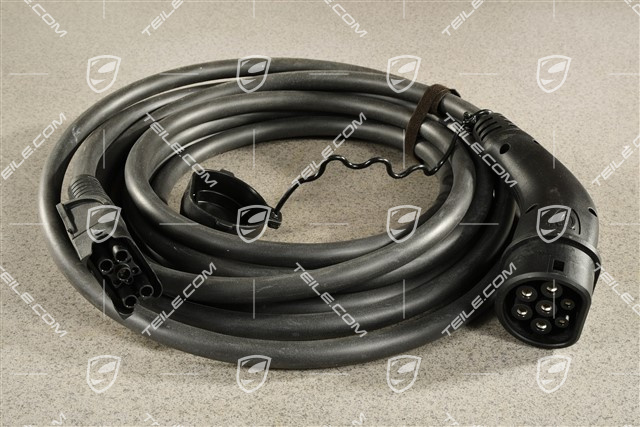 Connecting line / Charging cable with socket