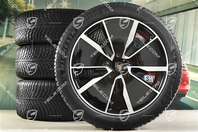 21" Macan Turbo Winterräder Satz, Felgen 8,5J x 21 ET27 + 10,5J x 21 ET47 + Michelin Pilot Alpin 5 SUV Winterreifen 255/45 R21 + 285/40 R21, in Schwarz Hochglanz