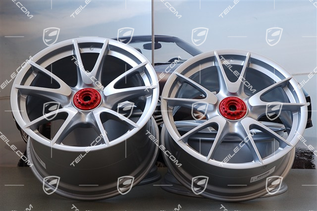 19-inch GT3 II RS 4.0 / GT2 RS wheel set, silver, front 9J x 19 ET47+ rear 12J x 19 ET48 + red centre wheel nuts