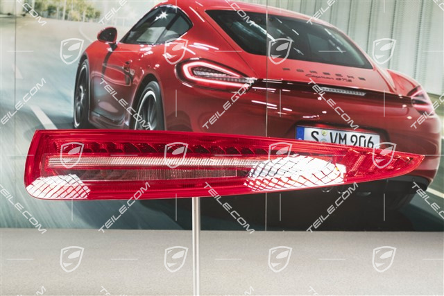 Rear light, R