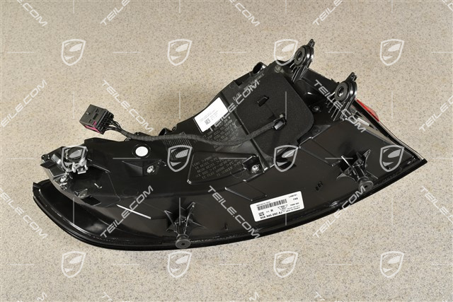 Rear light, R