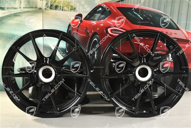 19-inch GT3 II wheel set, front 8,5J x 19 ET53 + rear 12J x 19 ET63, black high gloss