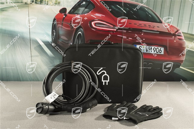 Connecting line / Charging cable with socket, lenght 7,5m