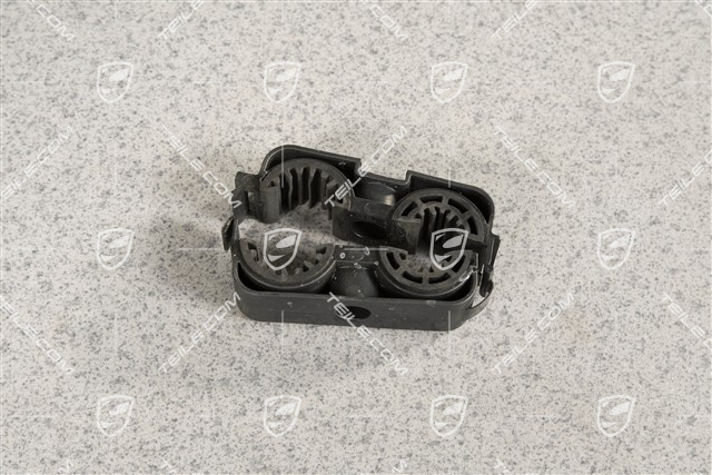 Refrigerant line bracket