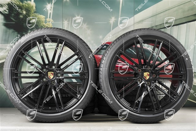 22" Sommerräder Satz 911 Turbo IV Design, Felgen 10J x 22 ET48 + 11,5J x 22 ET61 + Pirelli Sommerreifen 285/35 ZR22 + 315/30 ZR22, schwarz hochglanz, mit RDK-Sensoren