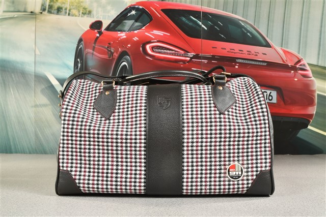 "60Y 911" Touring Bag 911 "60 Years of 911", in a houndstooth pattern black/red, anniversary badge 50/30/28 cm