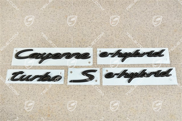 Emblemat / napis CAYENNE czarny mat