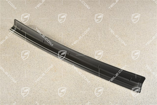 Trunk lid seal, upper center