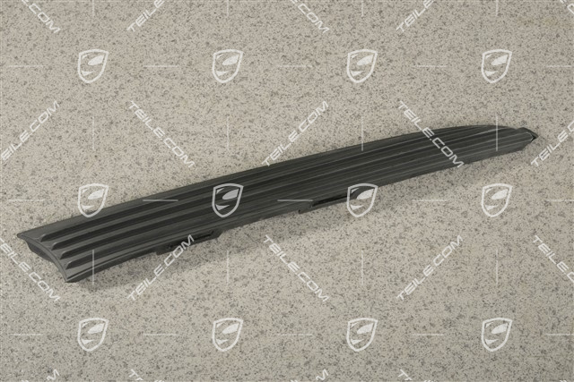 Trim, upper, R