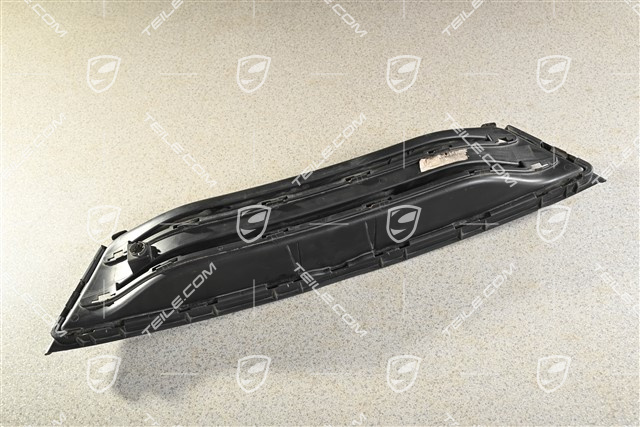 Retaining frame, centre
