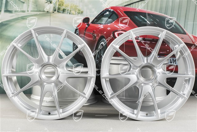 19-inch GT3 II wheel set, front 8,5J x 19 ET53 + rear 12J x 19 ET63, silver