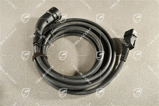 Connecting line / Charging cable with socket