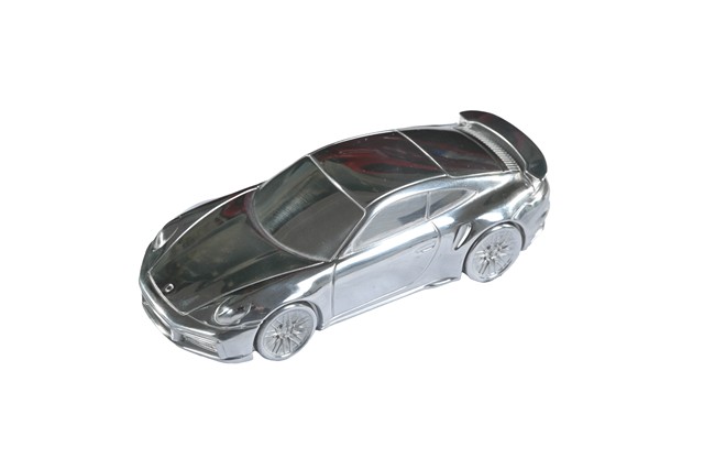 Porsche Taycan – model samochodu / przycisk do papieru