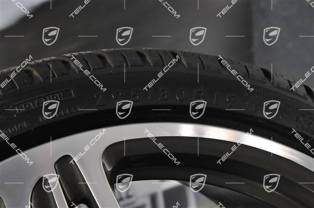 19-inch winter wheel set Turbo (4 wheels + 4 tyres),8,5J x 19 ET56 + 11J x 19 ET51, 235/35R19 + 295/30R19, with TPM