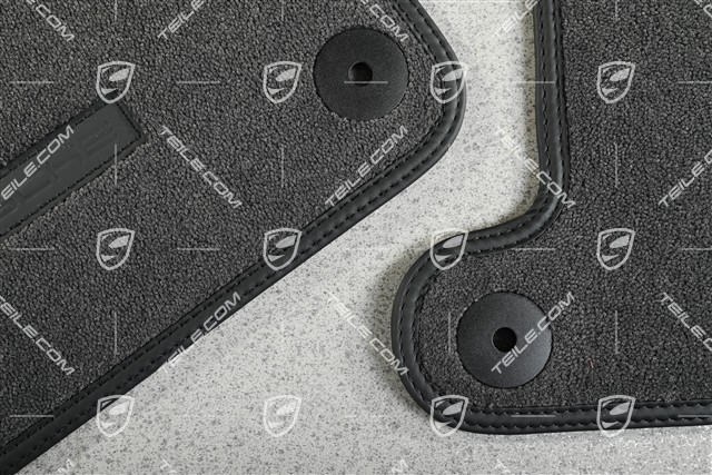 Fußmatten Teppich mit Ledereinfassung 2-Teilig, Einleger mit geprägtem „PORSCHE“ Schriftzug in Glattleder Schwarz, Clubsport