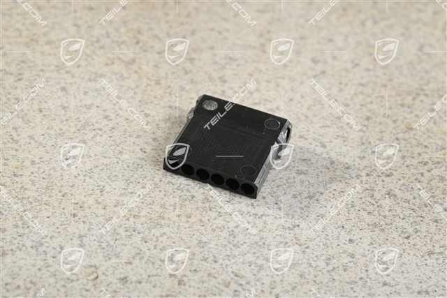 Plug / socket connector