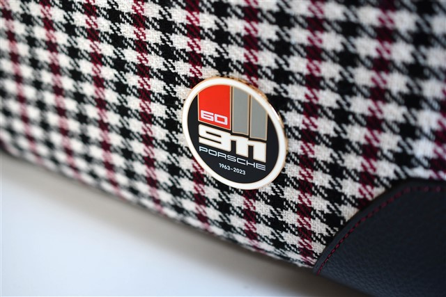 "60Y 911" Touring Bag 911 "60 Years of 911", in a houndstooth pattern black/red, anniversary badge 50/30/28 cm