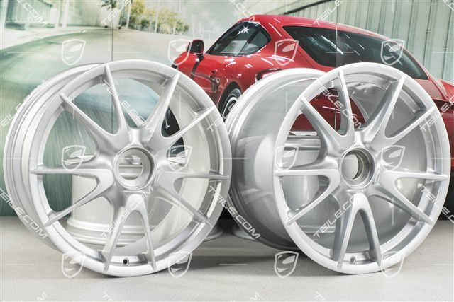 19-inch GT3 II wheel set, front 8,5J x 19 ET53 + rear 12J x 19 ET63, silver