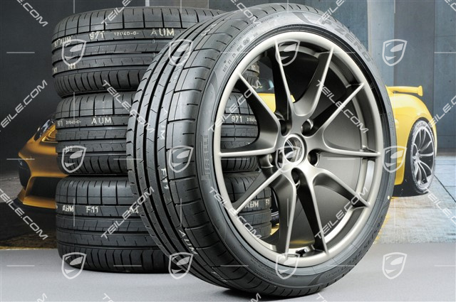 20" Carrera S Sommerräder Satz, in Platinum (seidenglanz), 8J x 20 ET57 + 9,5J x 20 ET45 + Sommerreifen 235/35 ZR20 + 265/35 ZR20