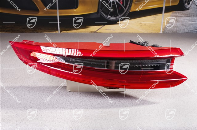 Rear light, L