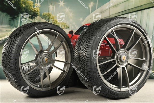 20"+21" Turbo S Winterräder Satz, Zentralverschluss Felgen 8,5J x 20 ET40 + 11J x 21 ET66 + NEUE Michelin Winterreifen 245/35 R20 + 305/30 R21, platinum seidenmatt