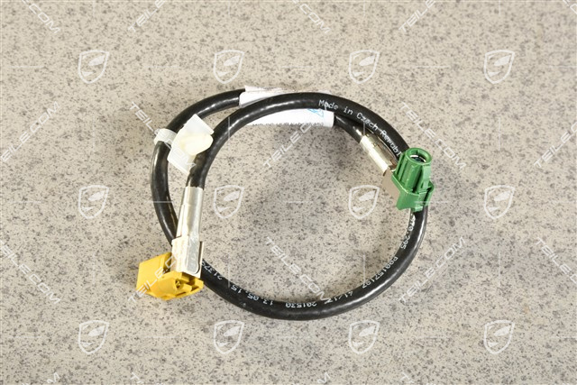 Multimedia interface connecting wire (Central computer > USB hub)