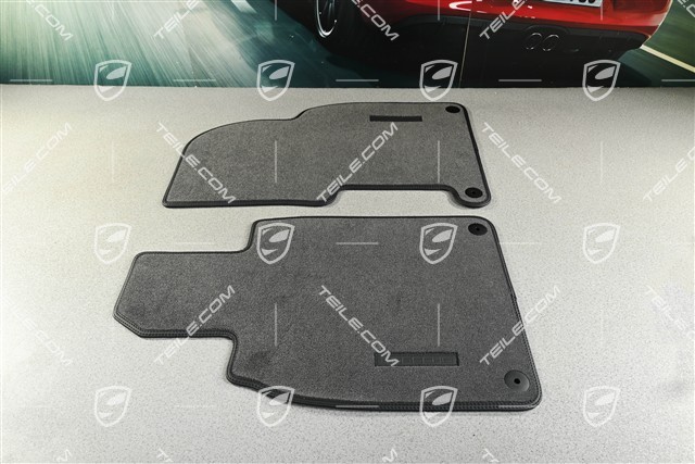 Fußmatten Teppich mit Ledereinfassung 2-Teilig, Einleger mit geprägtem „PORSCHE“ Schriftzug in Glattleder Schwarz, Clubsport