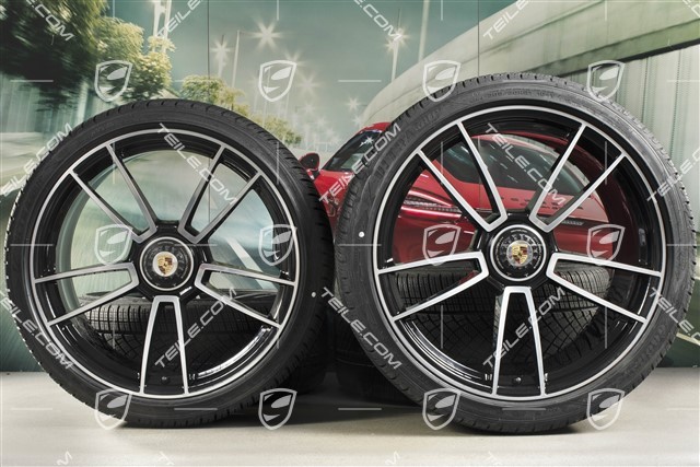 20"+21" Turbo S Winterräder Satz, Zentralverschluss Felgen 8,5J x 20 ET40 + 11J x 21 ET66 + NEUE Goodyear Winterreifen 245/35 R20 + 305/30 R21