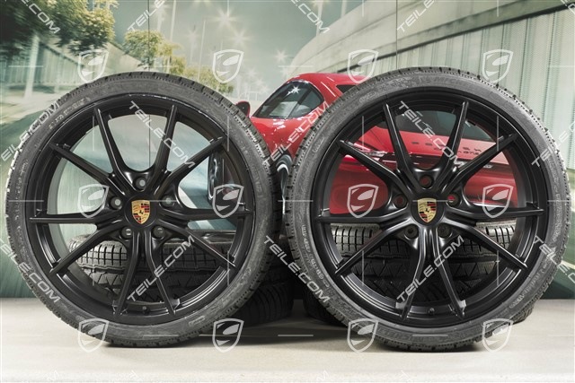 20" Carrera S Winterräder Satz für Cayman GT4 / Boxster Spyder, Felgen 8J x 20 ET57 + 10J x 20 ET45 + NEUE Michelin Winterreifen 235/35 R20 + 275/30 R20, schwarz (seidenmatt), mit RDK-Sensoren