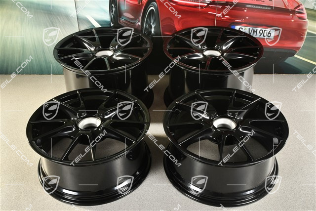 19-inch GT3 II wheel set, front 8,5J x 19 ET53 + rear 12J x 19 ET63, black high gloss