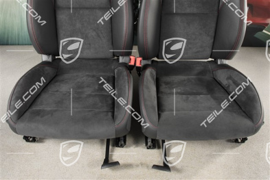 Sportsitze, manual einstellbar, Heizung, Leder/Alcantara, GTS Schriftzug, in Schwarz/karminrot, L+R